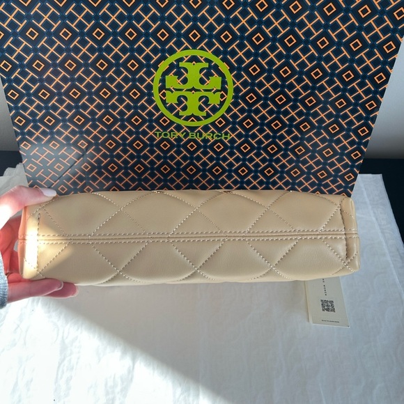 Tory Burch Willa Charms Zip Shoulder Bag Crossbody Bag Soft Serve Gold Tan Cream - Picture 4 of 12